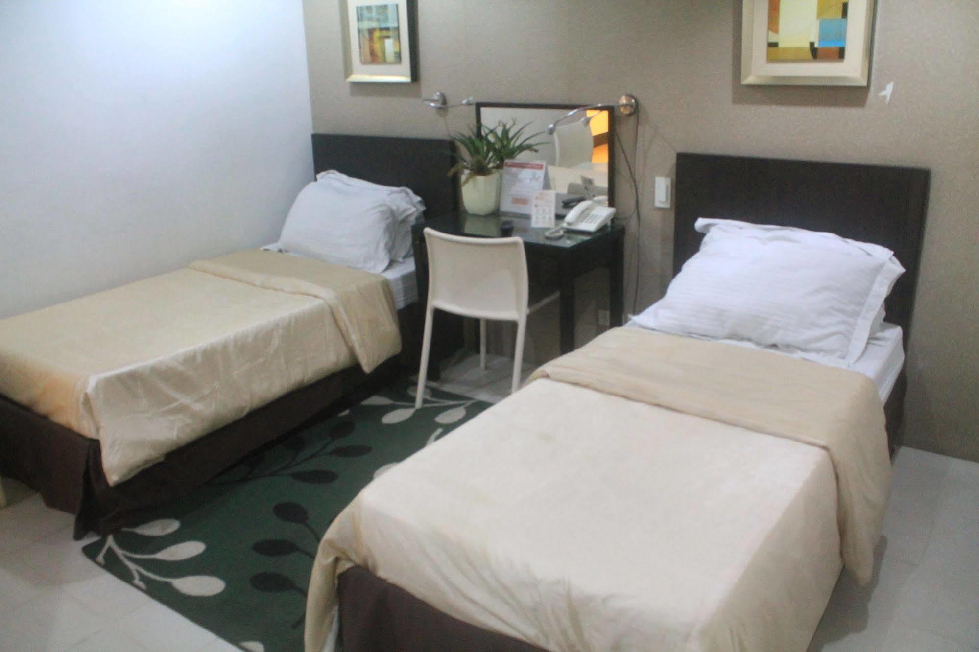 OYO 107 Orange Nest Hotel Manilla Buitenkant foto