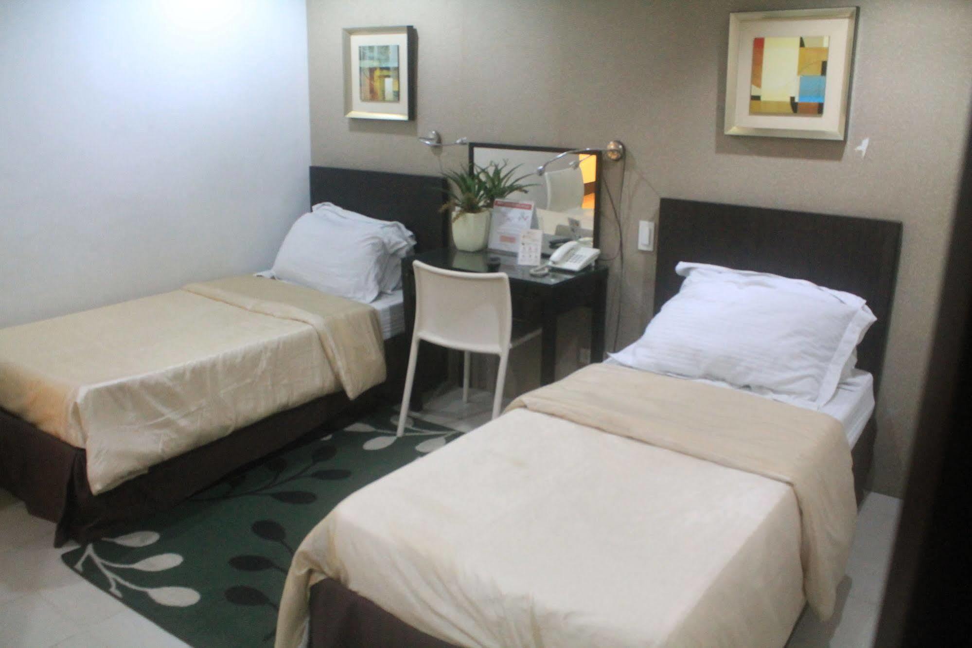 OYO 107 Orange Nest Hotel Manilla Buitenkant foto