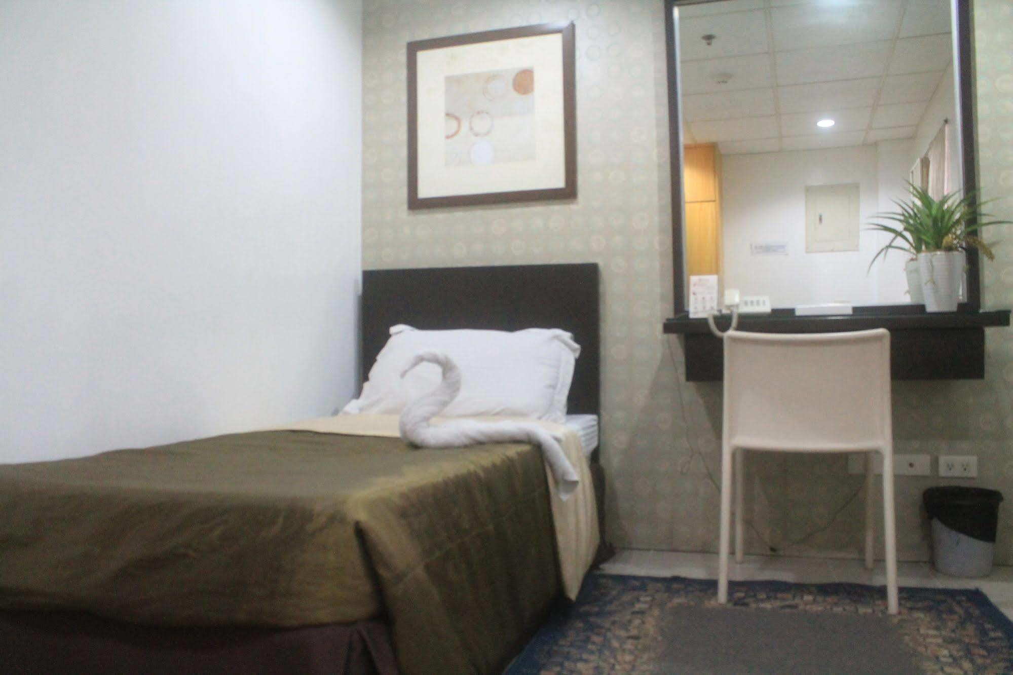OYO 107 Orange Nest Hotel Manilla Buitenkant foto