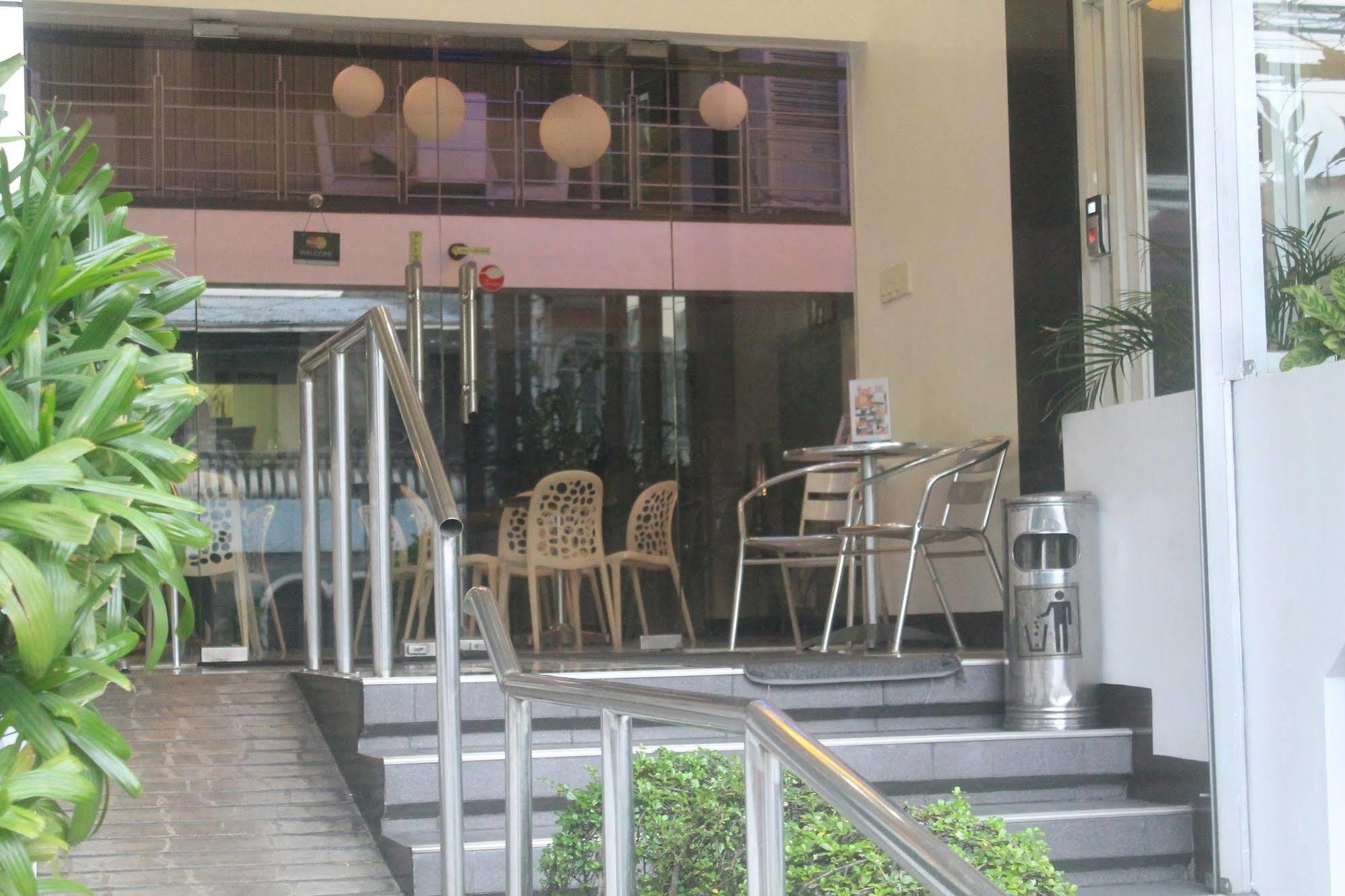 OYO 107 Orange Nest Hotel Manilla Buitenkant foto